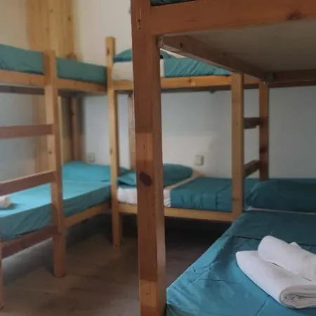 Hostal Cama Hab Compartida - Triton *